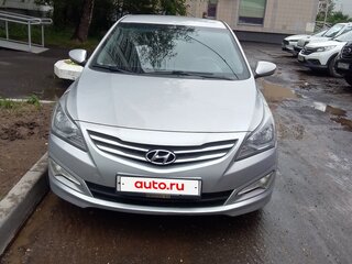 2015 Hyundai Solaris I Рестайлинг, серебристый, 925000 рублей, вид 1