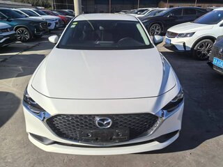 2022 Mazda 3 IV (BP), белый, 1605000 рублей, вид 3