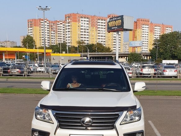 2013 Lexus LX 570 III Рестайлинг, белый, 6400000 рублей - вид 1