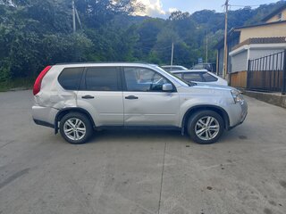 2011 Nissan X-Trail II Рестайлинг, серебристый, 600000 рублей, вид 3