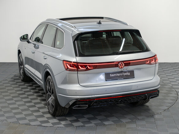 2026 Volkswagen Touareg III Рестайлинг, серый, 12790000 рублей - вид 35
