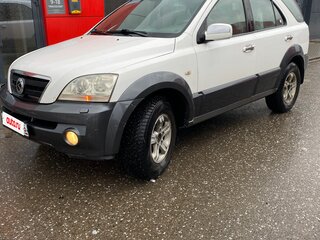 2004 Kia Sorento 4-speed I, белый, 500000 рублей, вид 1