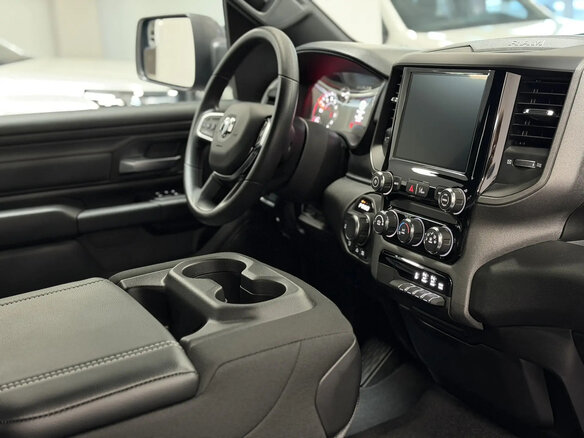 2025 Ram 1500 Crew Cab V Рестайлинг, чёрный - вид 9
