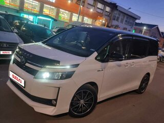 2014 Toyota Voxy III (R80), белый, 1580000 рублей, вид 2