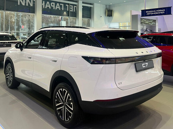 2026 Omoda C7, белый - вид 3