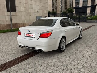2008 BMW M5 IV (E60/E61), белый, 8500000 рублей, вид 4
