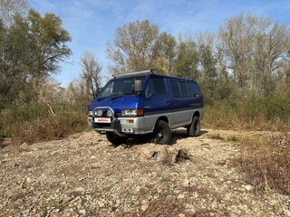 1989 Mitsubishi Delica III, синий, 495000 рублей, вид 2