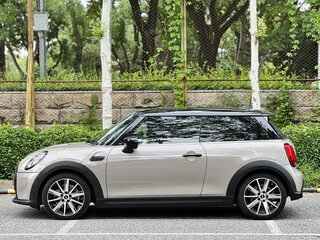 2023 Mini Hatch Cooper III (F55/F56) Рестайлинг 2, серый, 1999017 рублей, вид 4