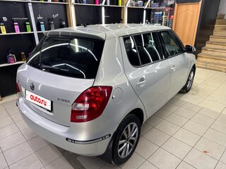 2013 Skoda Fabia II Рестайлинг, серебристый, 620000 рублей, вид 4