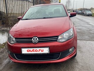 2013 Volkswagen Polo V, красный, 700000 рублей, вид 3