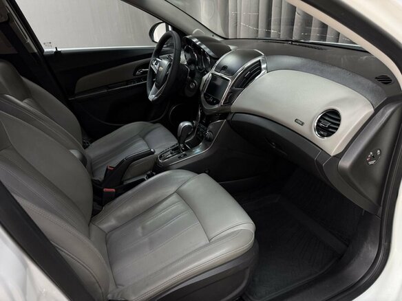 2013 Chevrolet Cruze I Рестайлинг, белый - вид 12