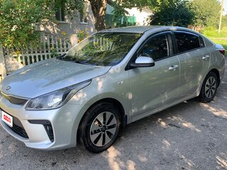 2017 Kia Rio IV, серебристый, 1100000 рублей, вид 3