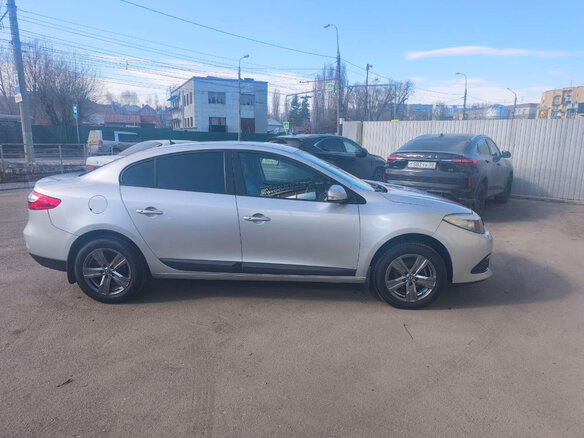 2014 Renault Fluence I Рестайлинг, серебристый, 800000 рублей - вид 2