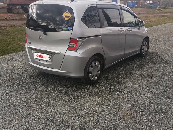2015 Honda Freed I Рестайлинг 2, серебристый, 1150000 рублей - вид 3