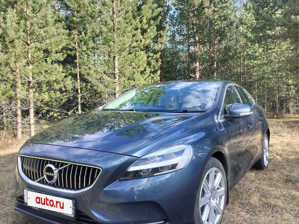 2017 Volvo V40 II Рестайлинг, синий, 1650000 рублей