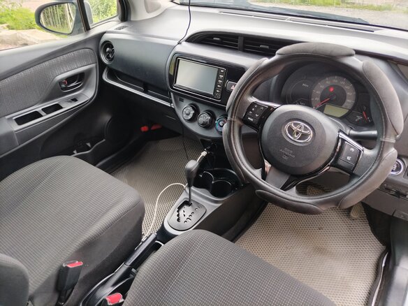 2019 Toyota Vitz III (XP130) Рестайлинг, серый, 860000 рублей - вид 9