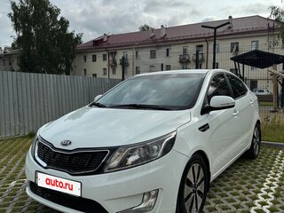 2014 Kia Rio 6-speed III, белый, 970000 рублей, вид 1