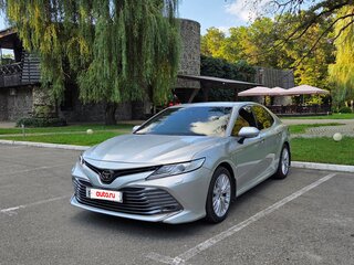 2019 Toyota Camry VIII (XV70), серебристый, 3500000 рублей, вид 1