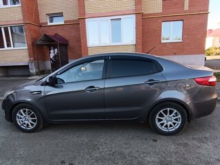 2014 Kia Rio 5-speed III, серый, 820000 рублей, вид 2