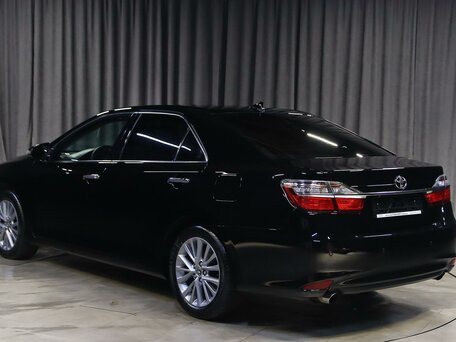 2017 Toyota Camry VII (XV50) Рестайлинг, чёрный, 1849000 рублей, вид 4