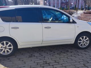 2011 Nissan Note I Рестайлинг, белый, 735000 рублей, вид 3