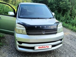 2005 Toyota Voxy I (R60), серебристый, 850000 рублей, вид 2