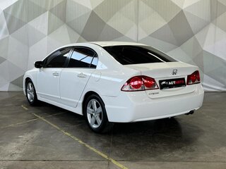 2008 Honda Civic VIII, белый, 925000 рублей, вид 4