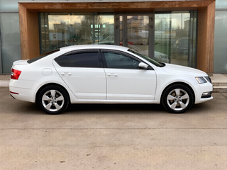 2017 Skoda Octavia III (A7) Рестайлинг, белый, 1325000 рублей, вид 5
