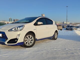 2015 Toyota Aqua I Рестайлинг, белый, 980000 рублей, вид 3
