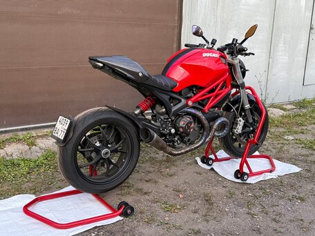 2009 Ducati Monster 1100, красный, 600000 рублей, вид 3