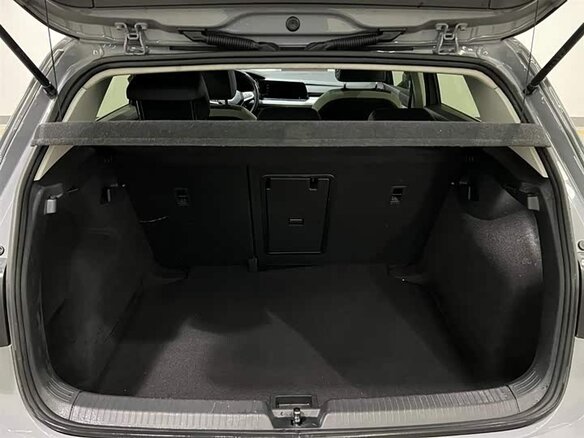 2022 Volkswagen Golf VIII, серый, 1899000 рублей - вид 6