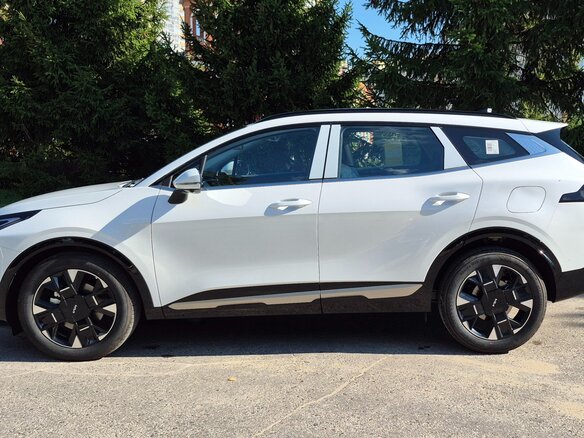 2026 Kia Sportage V Рестайлинг, белый, 4750000 рублей - вид 5