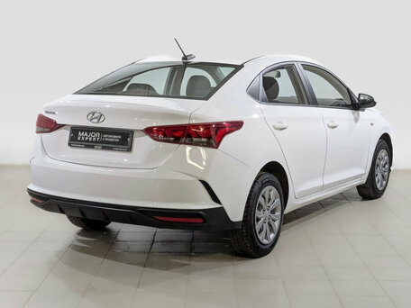 2022 Hyundai Solaris II Рестайлинг, белый, 1345000 рублей, вид 5