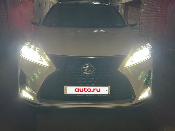 2020 Lexus RX 300 IV Рестайлинг, белый, 4850000 рублей - вид 3