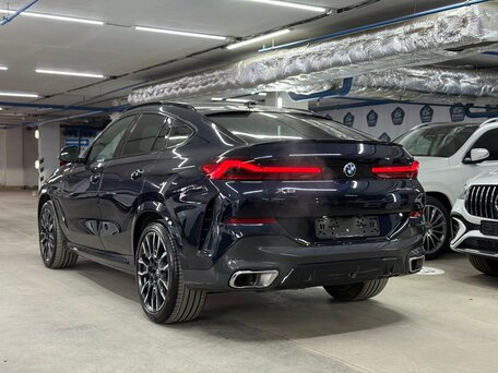 2024 BMW X6 40i III (G06) Рестайлинг, синий, 15160000 рублей, вид 4