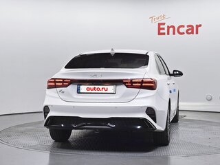 2022 Kia K3 II Рестайлинг, белый, 1550000 рублей, вид 4