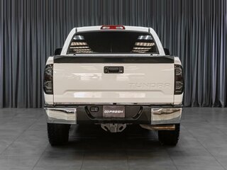 2018 Toyota Tundra CrewMax II Рестайлинг, белый, 5730000 рублей, вид 4