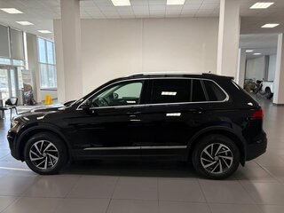 2017 Volkswagen Tiguan II, чёрный, 2250000 рублей, вид 2