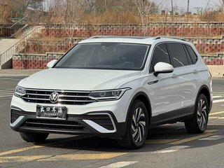 2023 Volkswagen Tiguan II Рестайлинг, белый, 2410000 рублей, вид 1