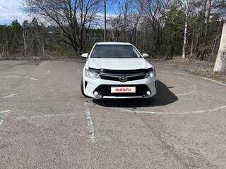 2015 Toyota Camry VII (XV50) Рестайлинг, белый, 1950000 рублей, вид 2
