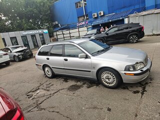 2000 Volvo V40 I Рестайлинг, серебристый, 230000 рублей, вид 3