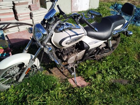 2020 Bajaj Avenger, белый, 130000 рублей, вид 2