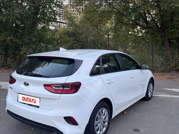 2018 Kia Ceed III, белый, 1500000 рублей - вид 2