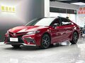 2021 Toyota Camry VIII (XV70), красный