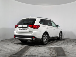 2017 Mitsubishi Outlander III Рестайлинг 2, белый, 1470000 рублей, вид 5