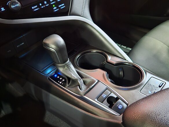 2021 Toyota Camry VIII (XV70) Рестайлинг, чёрный, 2219000 рублей - вид 17