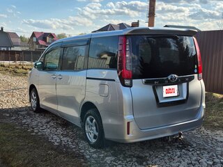 2014 Toyota Noah III (R80), серебристый, 1596000 рублей, вид 5