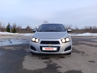 2013 Chevrolet Aveo II, серебристый, 530000 рублей, вид 2