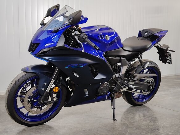 2023 Yamaha YZF-R7, синий, 849000 рублей - вид 2