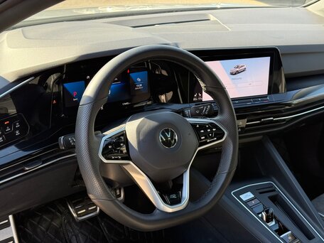 2023 Volkswagen Golf VIII, серебристый, 2150000 рублей, вид 4